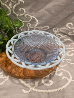 VINTAGE DEPRESSION GLASS BOWL