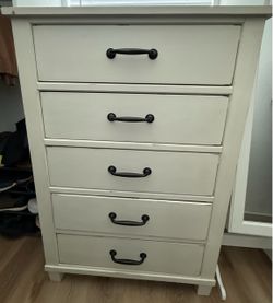 5-Drawer Chest / Highboy Dresser Ashley Furniture White Farmhouse