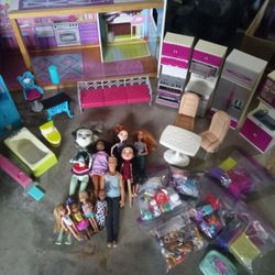 Barbie Monster High  Doll House