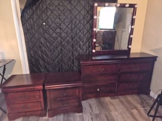 Dresser and 2 night stand