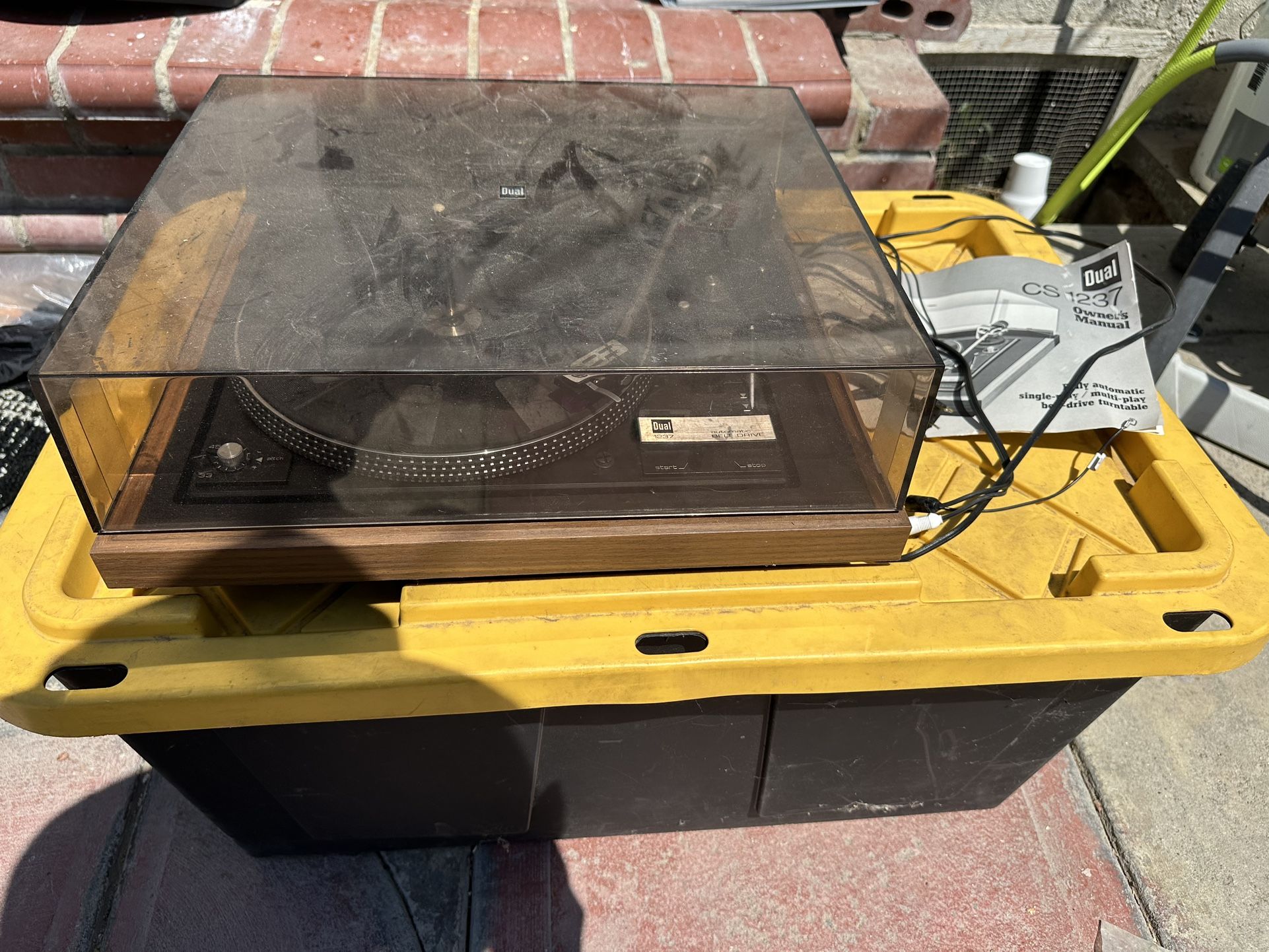 Dual turn table record player