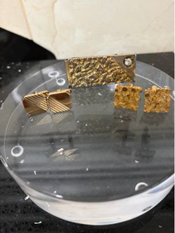 Gold-toned money clip and set of 2 cuffing link