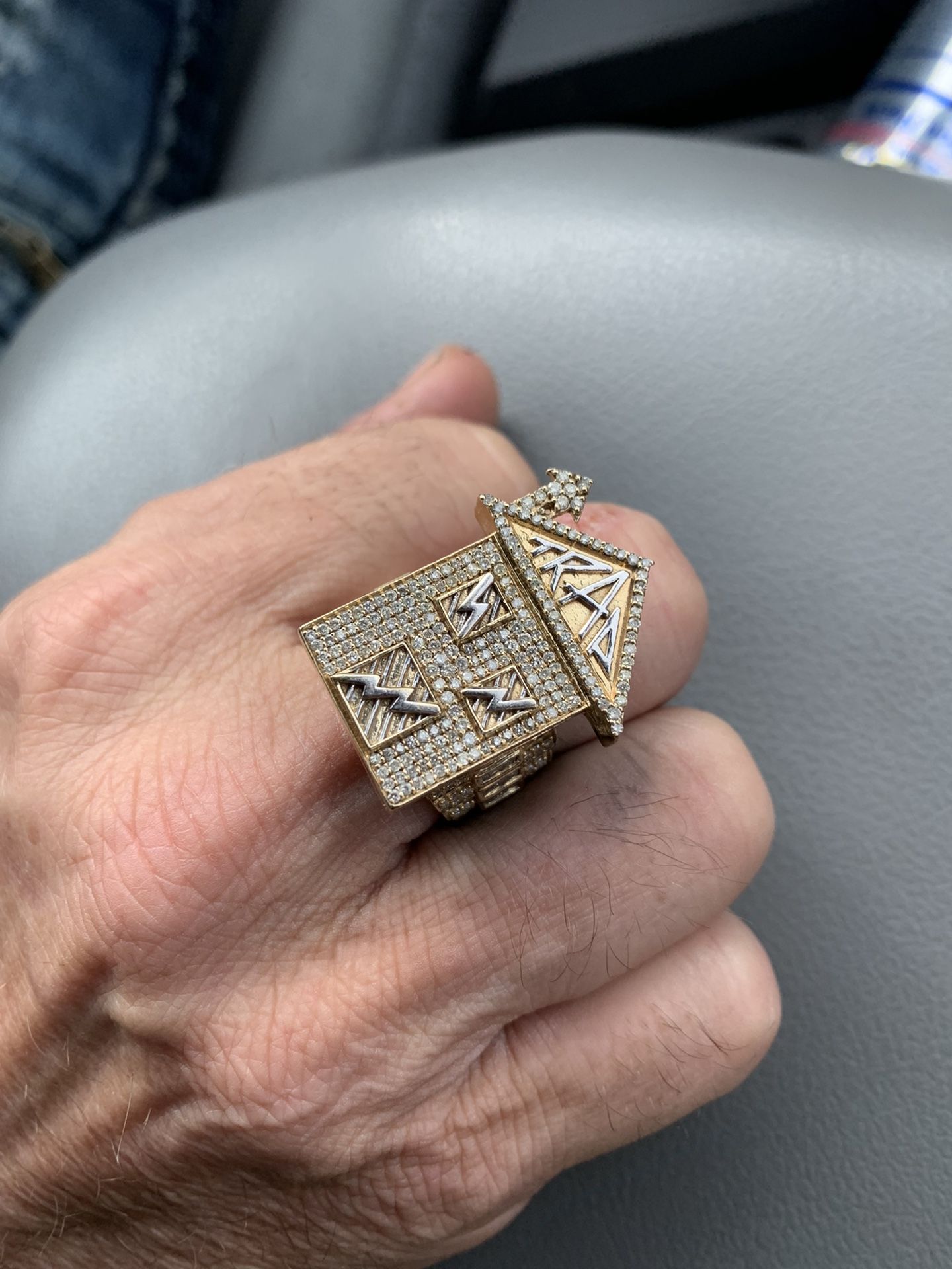 10k Yellow Gold trap House Diamond Ring!