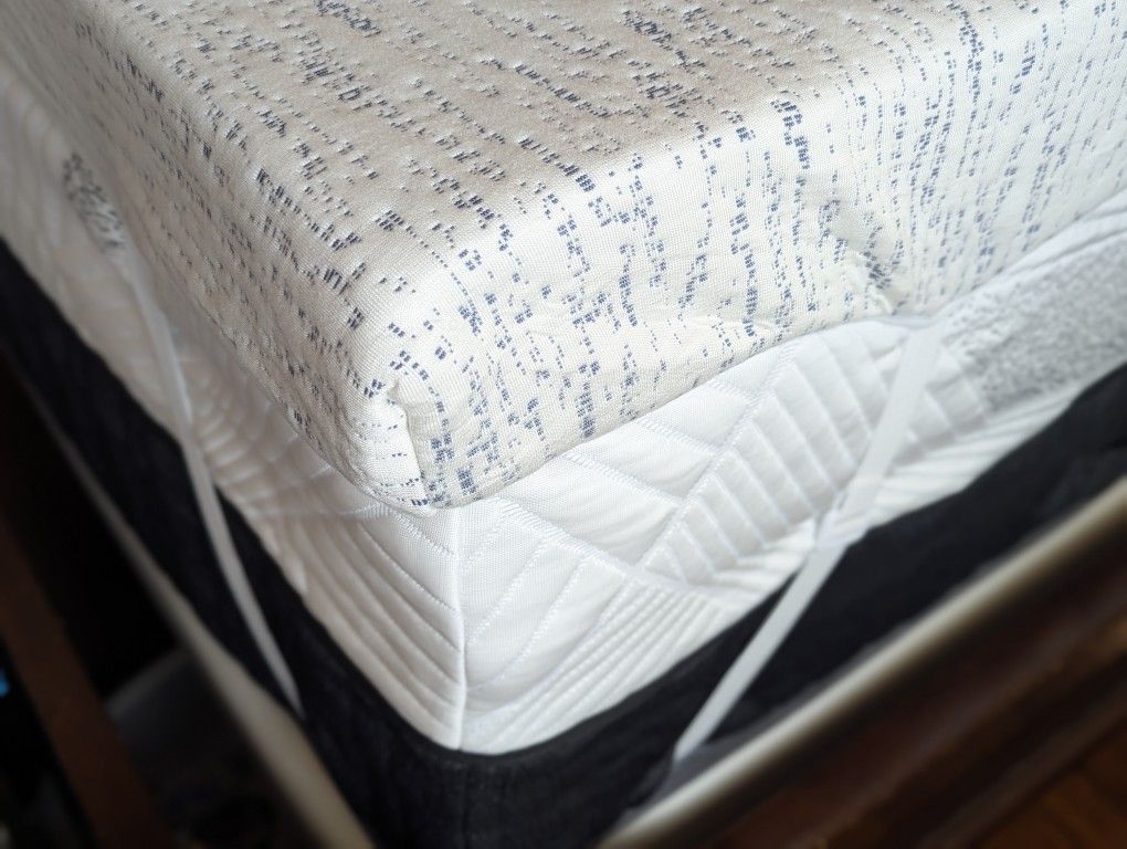 🛏️ ViscoSoft 4” King-Size Premium Select High Density Mattress Topper – Like NEW