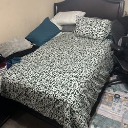 Bedroom set FOR SALE!