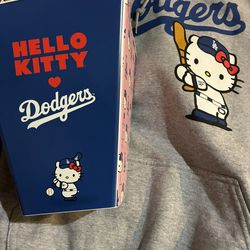 Hello Kitty Sweater & Popcorn Bucket