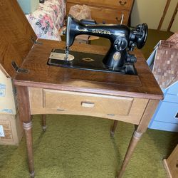Antique singer  sewing machine 