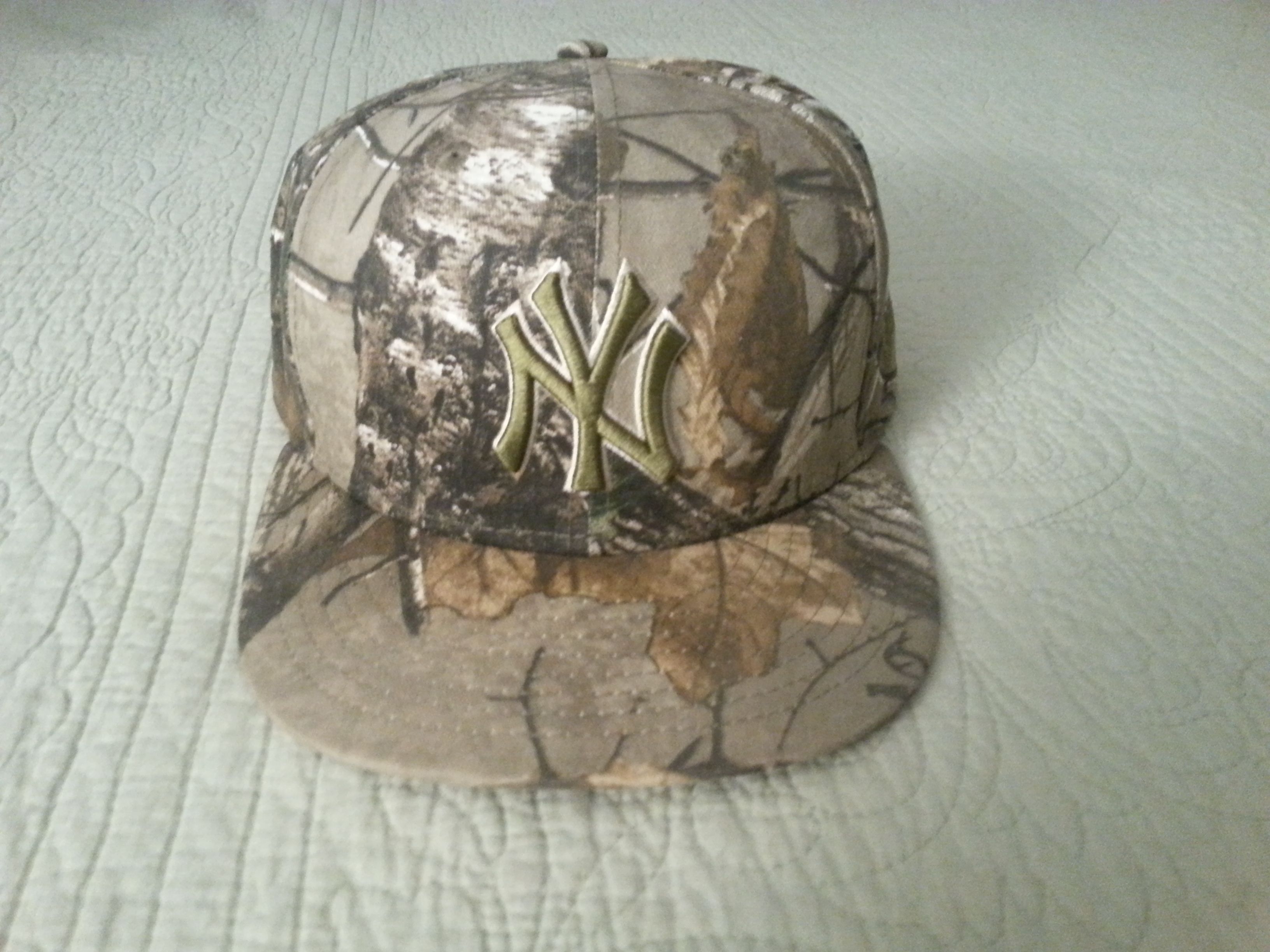 Rare New York Yankees fitted camo hat. New era 59fifty 7/34