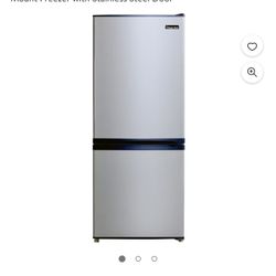 Magic Chef Refrigerator - PICK UP ONLY
