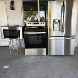 Kitchen Set Lg Counter Depth And Frigidaire Microwave. Everything Works In Good Condition.