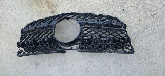 This item is a Mercedes-Benz GLK350 grille assembly designed for models from 2013