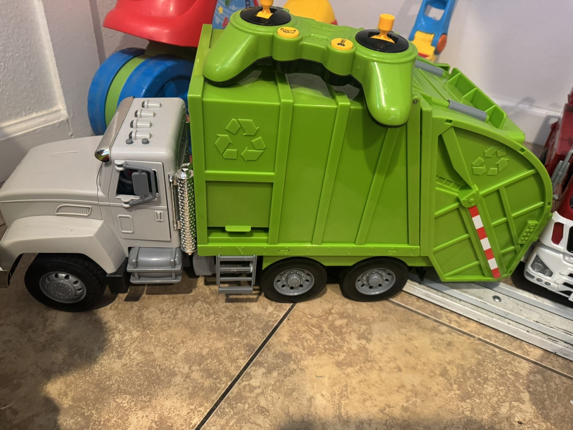 Trash Truck With Control