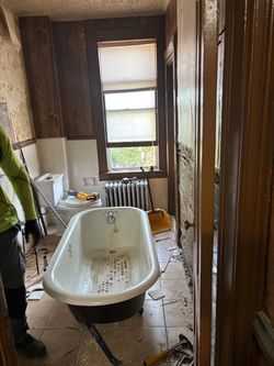 Vintage Cast Iron Clawfoot Bathtub for Sale