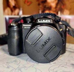 VINTAGE 2008 PANASONIC LUMIX DMC-FZ28 BUNDLE