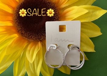 NEW!!!!! BEAUTIFUL HOOP EARRINGS