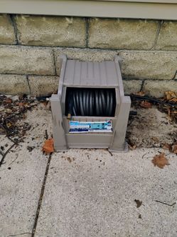 Suncast Compact Hose Reel/ Hideaway With Good 50' Hose