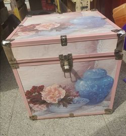 Vintage Cottagecore Cube Storage Trunk Toy Box Chest Approx 15.5" Wide By 16" Tall