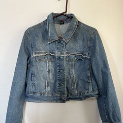 Women’s Jean Jacket 14/16 Petite - Help With The Brand Name🤷‍♀️🤷‍♀️