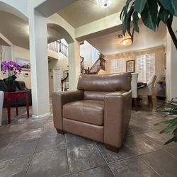 Beautiful Top Grain Leather Armchair In Excellent Condition 