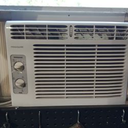 FRIGIDAIRE 5000BTU AIR CONDITIONER