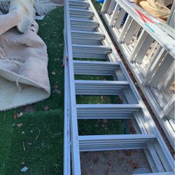 12’ Aluminum Ladder 