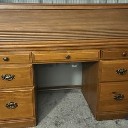 Beautiful vintage wood desk- in good condition (43Hx56Wx2Ft. D)