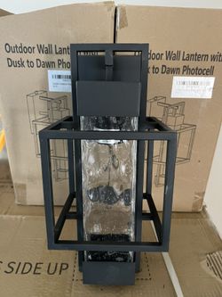 2 Exterior Light Fixtures 