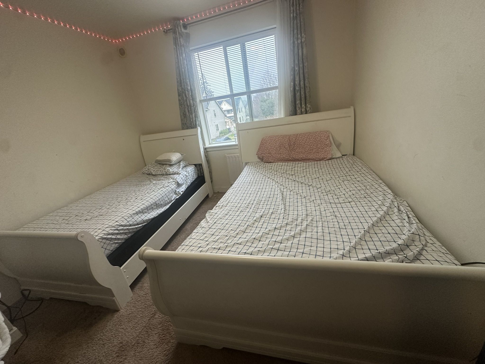 Two Beds One Full One Twin