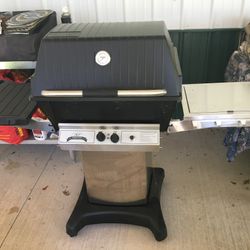 Broilmaster P3X  Gas Grill  New With Side burner
