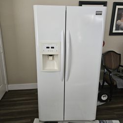 FRIGIDAIRE REFRIGERATOR