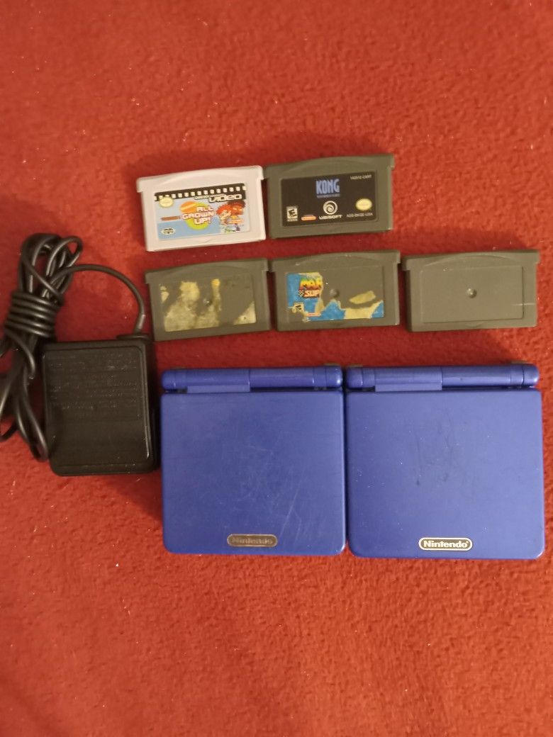 2 Gameboy Advance SP With 5 Games