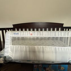 Baby Crib, Toddler Bed  Come With Regalo Gate