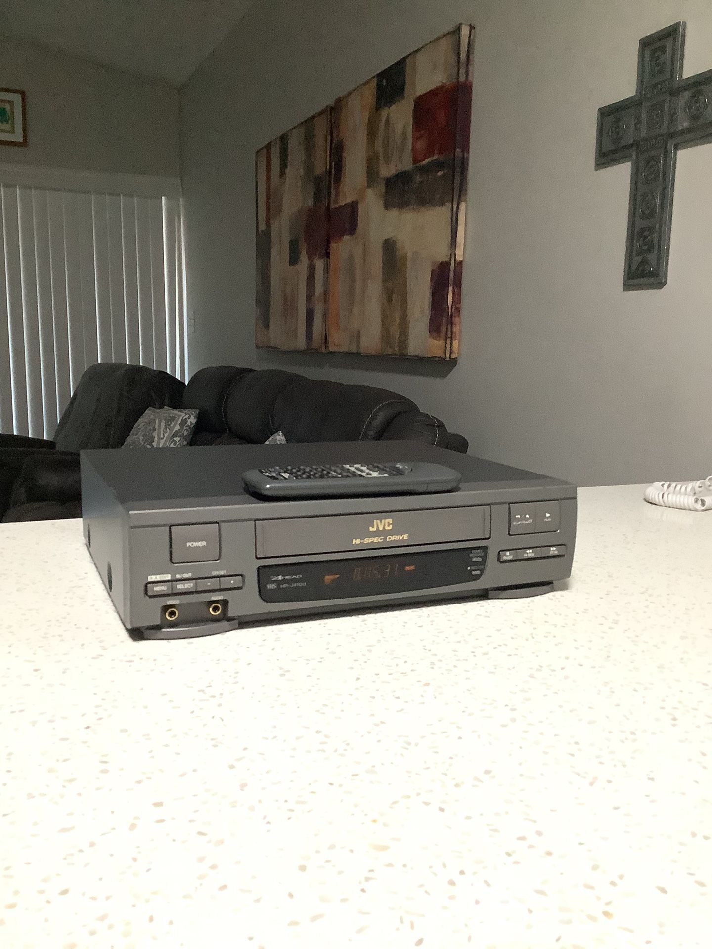 * JVC * HQ 4-head VHS VCR With HI-SPEC DRIVE SYSTEM IN EXCELLENT CONDITION . MUST SEE TO APPRECIATE . REMOTE INCLUDED .