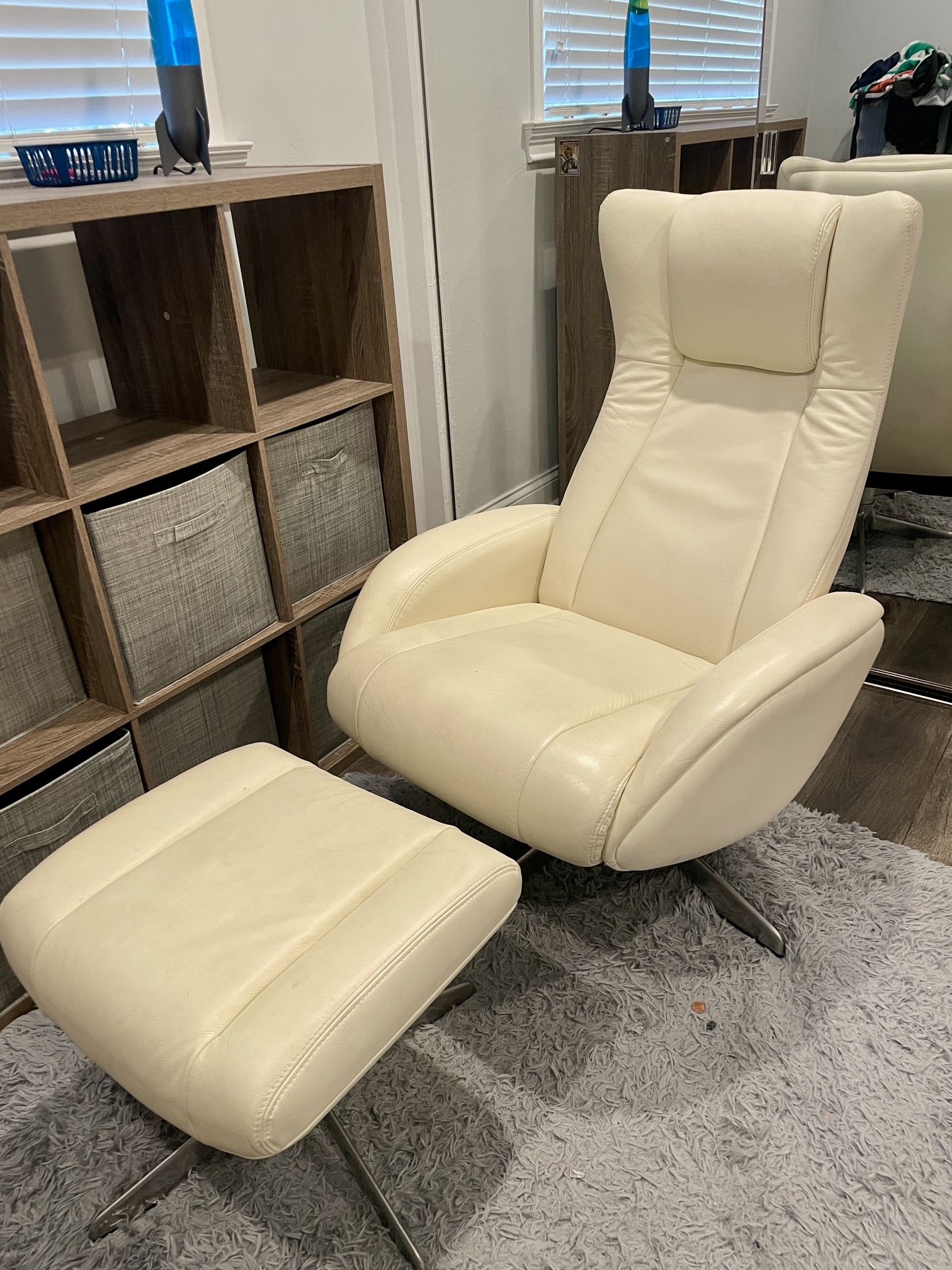 White Leather Ergonomic Recliner Chair And Ottoman