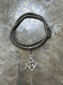 925 Sterling Silver Chain and Pendant 22 Inches Long