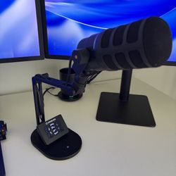 PRO Podcast Mic Setup Bundle (RØDE PodMic USB + RØDE DS2 Arm + Stream Deck Mini 