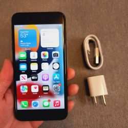 iPhone 7 Plus - UNLOCKED - Like New 