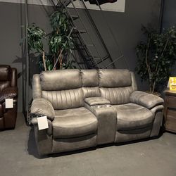 Grey Manual / Power Fabric Loveseat - Hampton 
