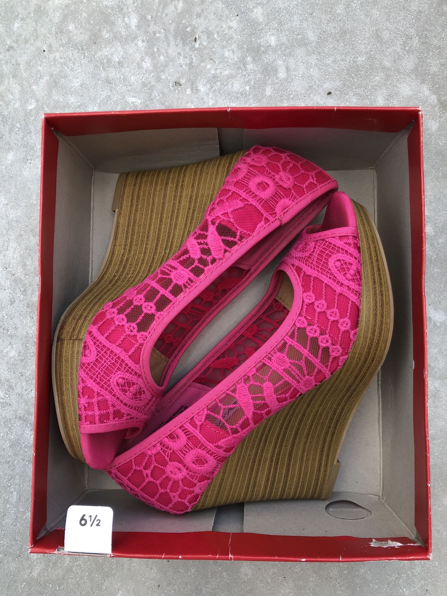American eagle pink wedges size 6.5