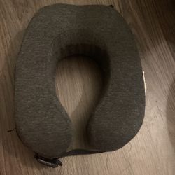 Travel Pillow 🖤