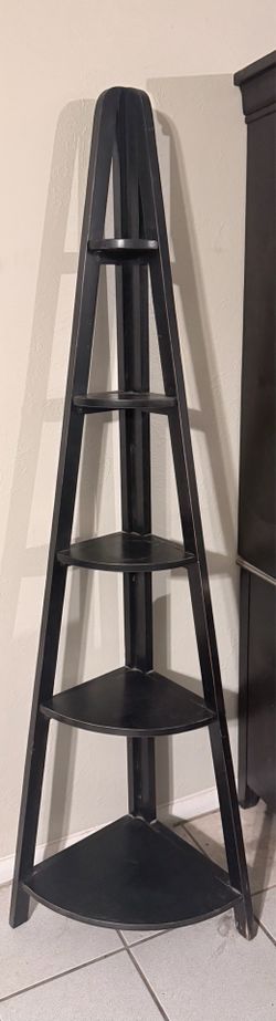 Corner shelf