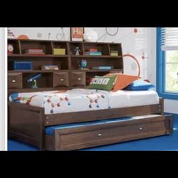 COMPLETE  BEDROOM SET—-MUST SELL!!!