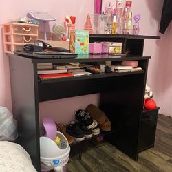 Black Desk