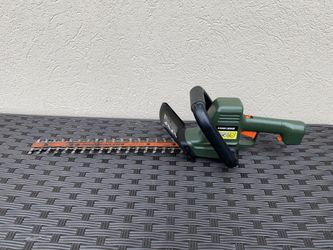 Black and Decker 18" Corded Electric Hedge Trimmer