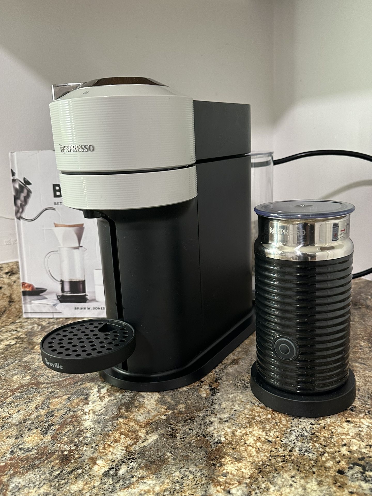 Elevate Your Mornings: Nespresso Vertuo Expresso & Coffee Machine with Milk Frother!