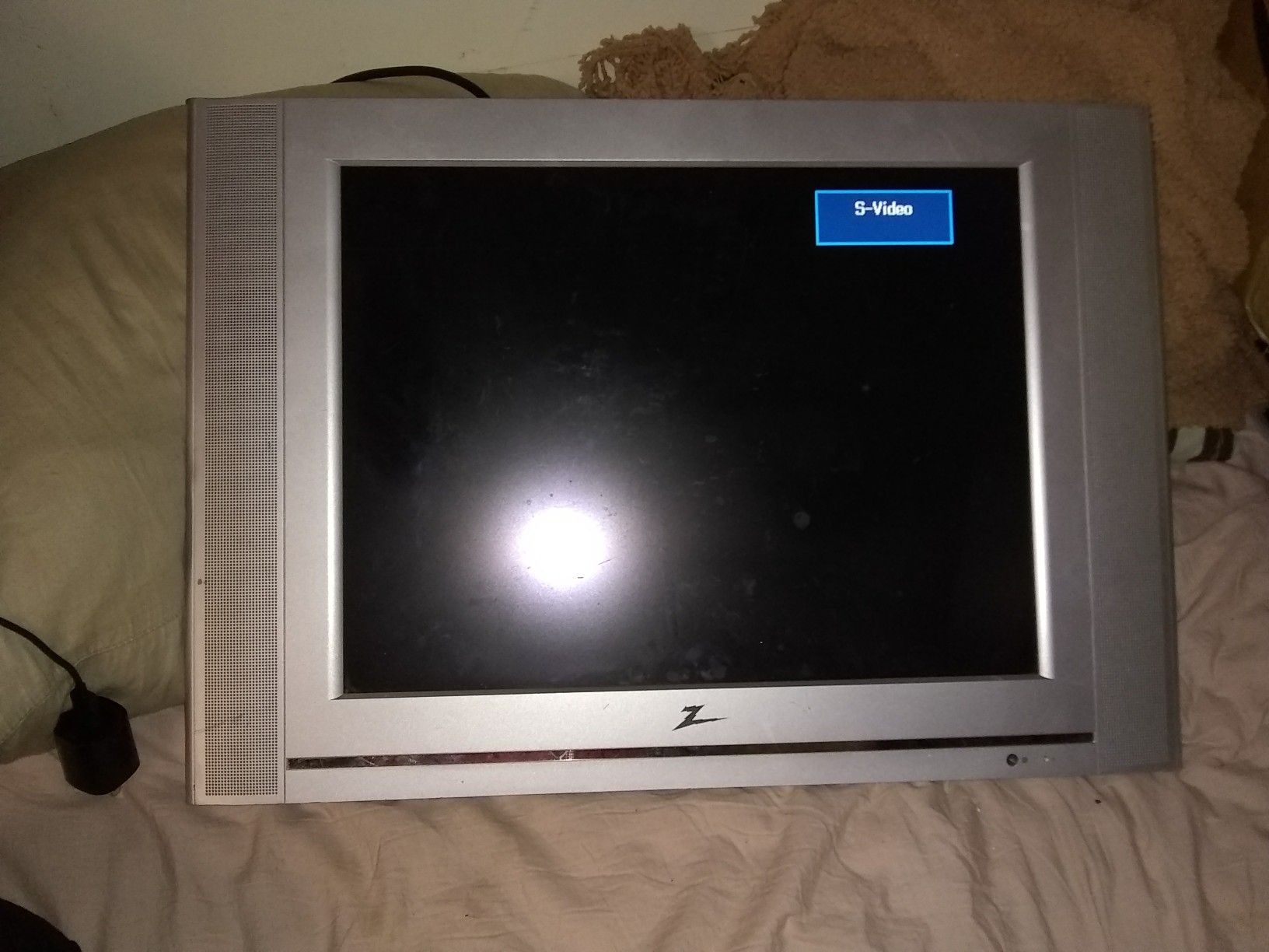 Zenith Z20LA7R 20" 480i EDTV-Ready LCD Television