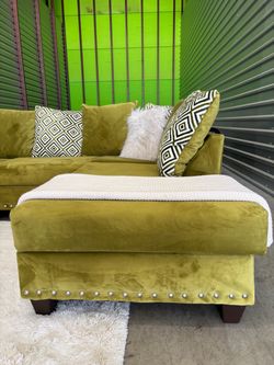 Nice sectional sofa couch (DELIVERY AVAILABLE)
