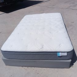 Sealy Full Pillowtop Mattress And Box Spring 