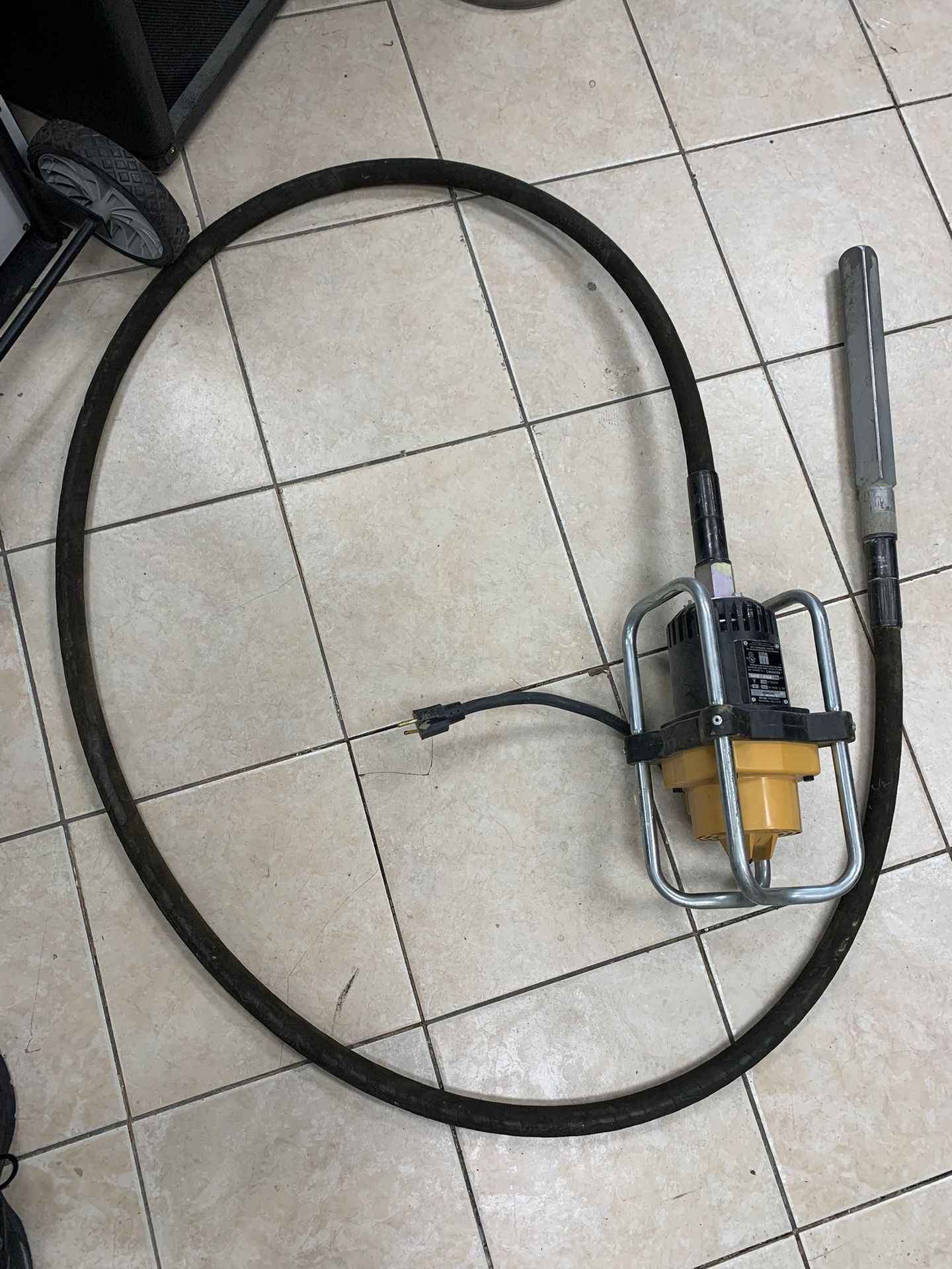 500 Wyco 993 Concrete Vibrator System — 11ft. shaft, 1 1/4in. Square