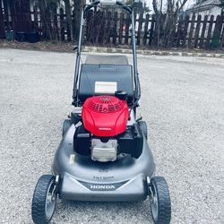 Honda lawnmower self propelled excellent condition with new 4 wheels